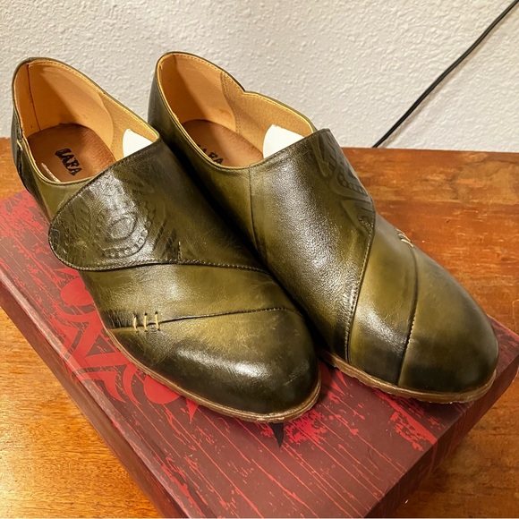 Jafa olive leather oxfords size 40 (fits size 8.5 or 9)
Brand new in box - Picture 2 of 8